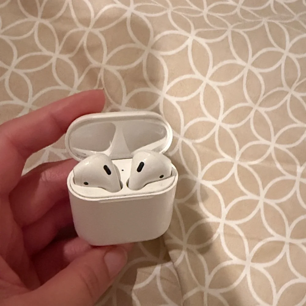 Apple White Wireless Earbuds Case